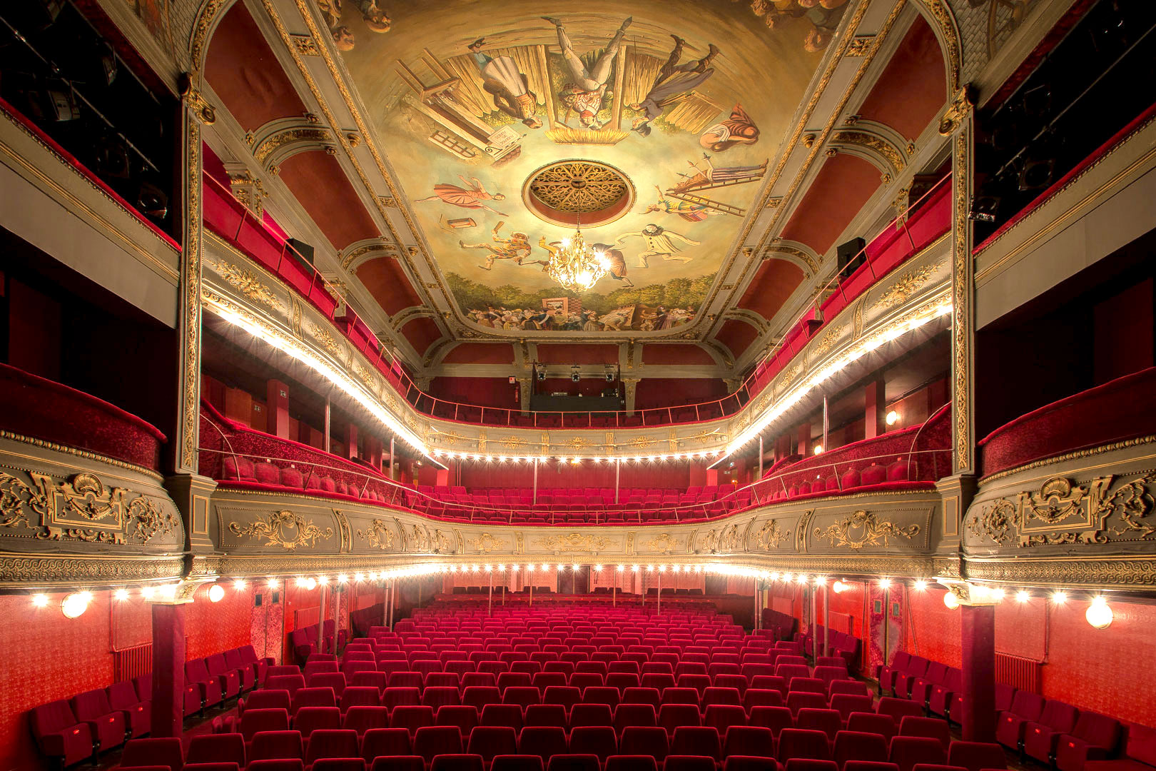 Концертные залы парижа. Театр Одеон в Париже. Театр les Celestins во Франции. Театр Одеон Париж внутри. Театр les Celestins — главный центр искусства города Лион во Франции.